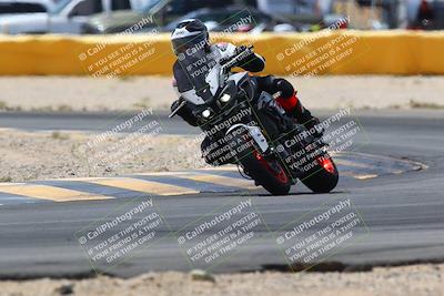 media/Apr-10-2022-SoCal Trackdays (Sun) [[f104b12566]]/Turn 2 (1135am)/